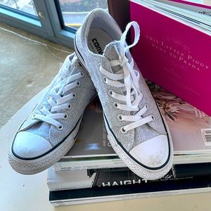 Like new grey Converse sneakers